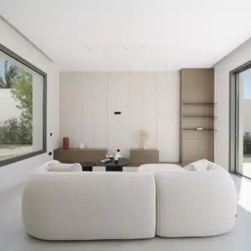 Exceptional detached villa with captivating Mediterranean views in Estepona West Picture 2