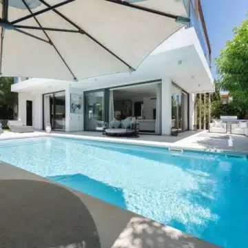 Modern villa within the exclusive residential enclave of La Arboleda, Estepona East Picture 4