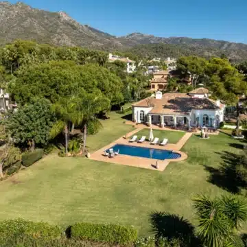 Exceptional Mediterranean villa offering an unparalleled blend of elegance in Altos Reales, Marbella Golden Mile Picture 20