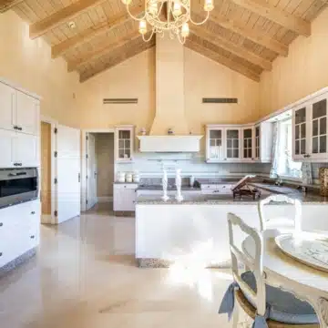 Exceptional Mediterranean villa offering an unparalleled blend of elegance in Altos Reales, Marbella Golden Mile Picture 18