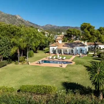 Exceptional Mediterranean villa offering an unparalleled blend of elegance in Altos Reales, Marbella Golden Mile Picture 21