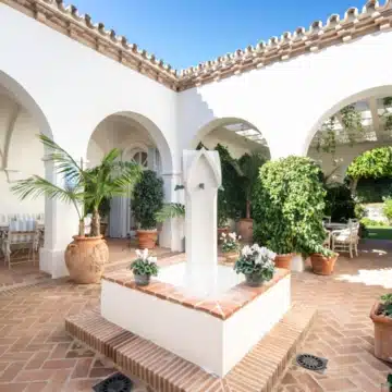 Exceptional Mediterranean villa offering an unparalleled blend of elegance in Altos Reales, Marbella Golden Mile Picture 6