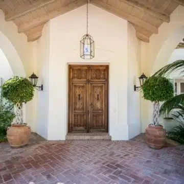 Exceptional Mediterranean villa offering an unparalleled blend of elegance in Altos Reales, Marbella Golden Mile Picture 13