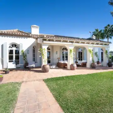 Exceptional Mediterranean villa offering an unparalleled blend of elegance in Altos Reales, Marbella Golden Mile Picture 23