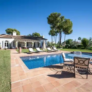 Exceptional Mediterranean villa offering an unparalleled blend of elegance in Altos Reales, Marbella Golden Mile Picture 25