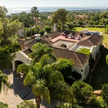 Exceptional Mediterranean villa offering an unparalleled blend of elegance in Altos Reales, Marbella Golden Mile Picture 2