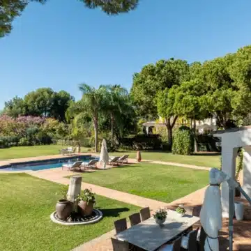Exceptional Mediterranean villa offering an unparalleled blend of elegance in Altos Reales, Marbella Golden Mile Picture 16