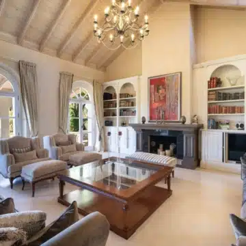 Exceptional Mediterranean villa offering an unparalleled blend of elegance in Altos Reales, Marbella Golden Mile Picture 4