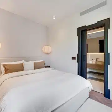 Modern five bedroom detached villa in a quiet residential area of Nueva Andalucía Picture 20