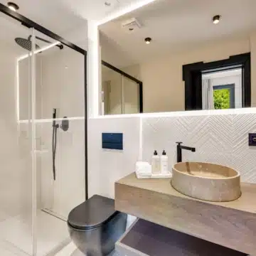 Modern five bedroom detached villa in a quiet residential area of Nueva Andalucía Picture 21