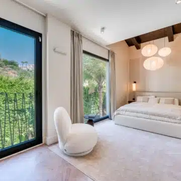 Modern five bedroom detached villa in a quiet residential area of Nueva Andalucía Picture 22