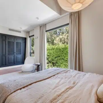 Modern five bedroom detached villa in a quiet residential area of Nueva Andalucía Picture 23