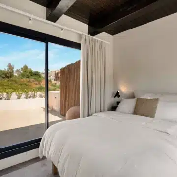 Modern five bedroom detached villa in a quiet residential area of Nueva Andalucía Picture 26