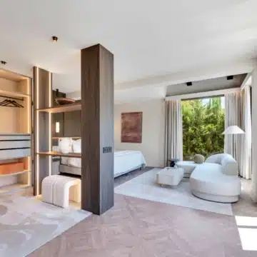 Modern five bedroom detached villa in a quiet residential area of Nueva Andalucía Picture 12