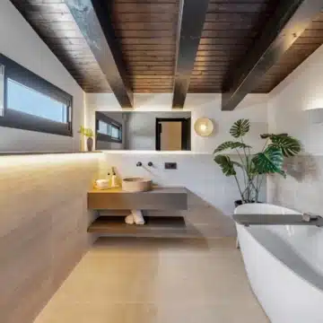 Modern five bedroom detached villa in a quiet residential area of Nueva Andalucía Picture 28