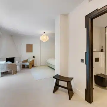 Modern five bedroom detached villa in a quiet residential area of Nueva Andalucía Picture 29