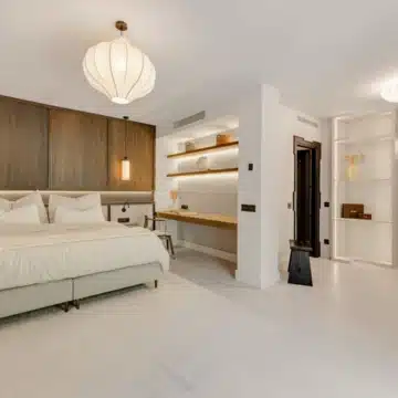 Modern five bedroom detached villa in a quiet residential area of Nueva Andalucía Picture 11