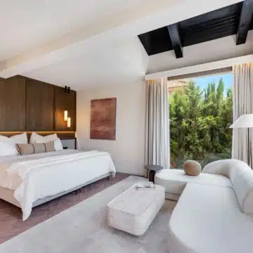 Modern five bedroom detached villa in a quiet residential area of Nueva Andalucía Picture 13