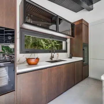 Modern five bedroom detached villa in a quiet residential area of Nueva Andalucía Picture 38