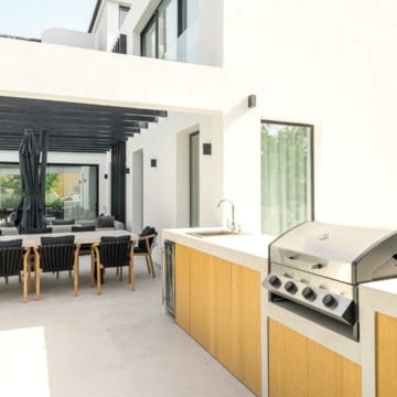 Stunning four bedroom villa in the sought-after area of Supermanzana H, Nueva Andalucía Picture 9