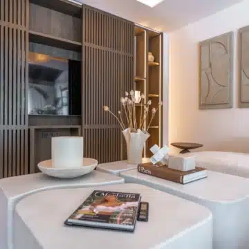 Modern five bedroom detached villa in a quiet residential area of Nueva Andalucía Picture 3