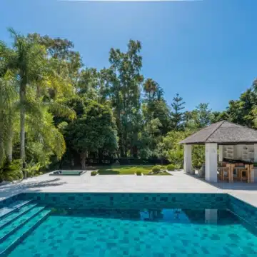 Modern five bedroom detached villa in a quiet residential area of Nueva Andalucía Picture 44