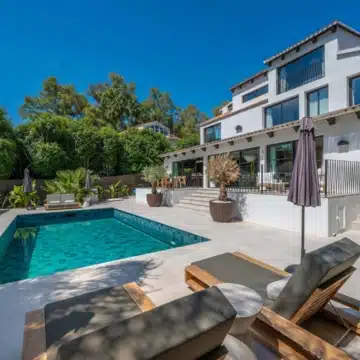 Modern five bedroom detached villa in a quiet residential area of Nueva Andalucía Picture 2