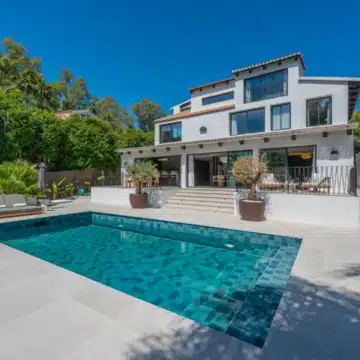 Modern five bedroom detached villa in a quiet residential area of Nueva Andalucía Picture 46