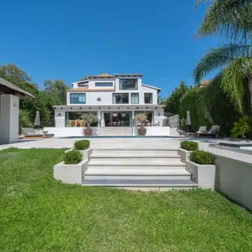 Modern five bedroom detached villa in a quiet residential area of Nueva Andalucía Picture 48