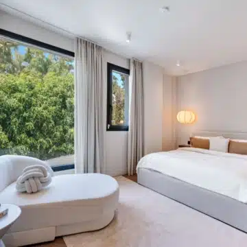 Modern five bedroom detached villa in a quiet residential area of Nueva Andalucía Picture 19