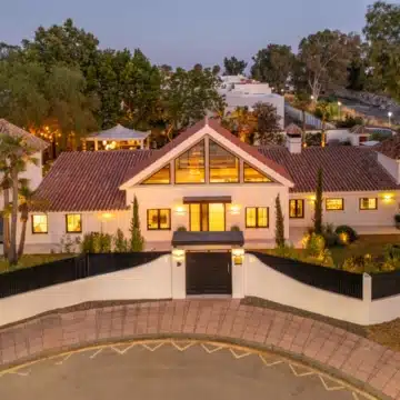 Exceptional one-level villa offering five spacious bedrooms in Puerto Banus, Marbella Picture 54