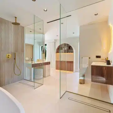 Exceptional one-level villa offering five spacious bedrooms in Puerto Banus, Marbella Picture 35