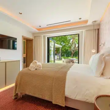 Exceptional one-level villa offering five spacious bedrooms in Puerto Banus, Marbella Picture 36