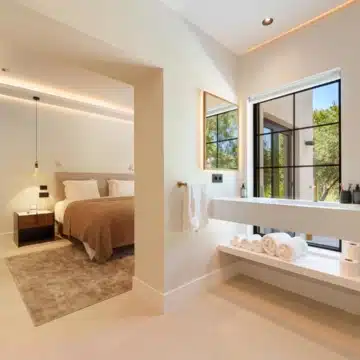 Exceptional one-level villa offering five spacious bedrooms in Puerto Banus, Marbella Picture 39