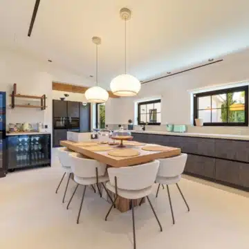 Exceptional one-level villa offering five spacious bedrooms in Puerto Banus, Marbella Picture 22