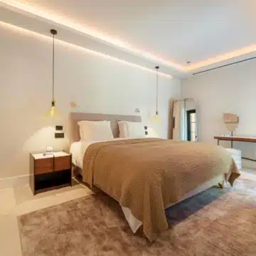 Exceptional one-level villa offering five spacious bedrooms in Puerto Banus, Marbella Picture 40
