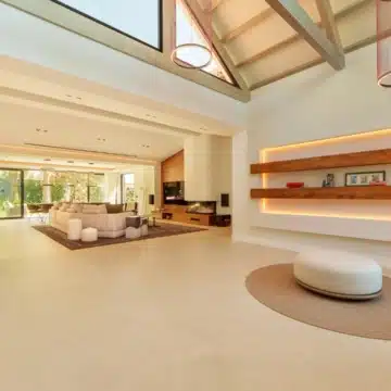 Exceptional one-level villa offering five spacious bedrooms in Puerto Banus, Marbella Picture 9