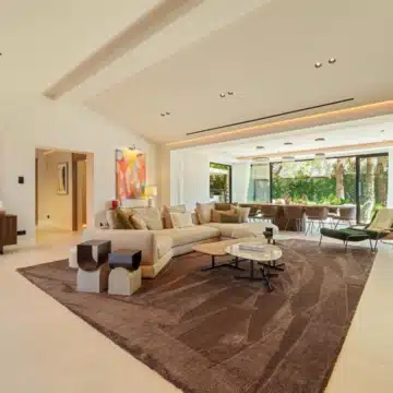 Exceptional one-level villa offering five spacious bedrooms in Puerto Banus, Marbella Picture 1