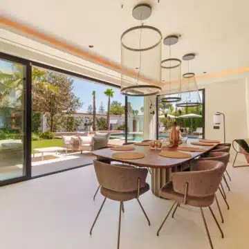 Exceptional one-level villa offering five spacious bedrooms in Puerto Banus, Marbella Picture 15