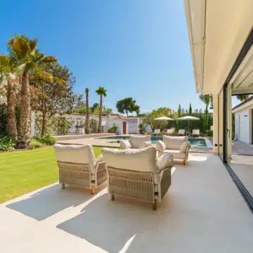 Exceptional one-level villa offering five spacious bedrooms in Puerto Banus, Marbella Picture 3