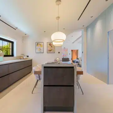 Exceptional one-level villa offering five spacious bedrooms in Puerto Banus, Marbella Picture 19