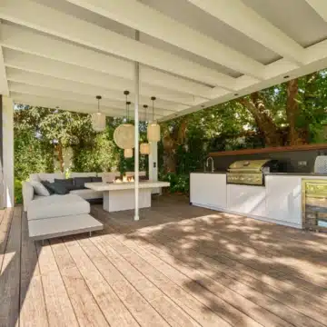 Exceptional one-level villa offering five spacious bedrooms in Puerto Banus, Marbella Picture 5