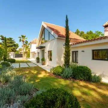 Exceptional one-level villa offering five spacious bedrooms in Puerto Banus, Marbella Picture 46