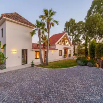 Exceptional one-level villa offering five spacious bedrooms in Puerto Banus, Marbella Picture 48