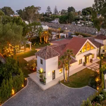 Exceptional one-level villa offering five spacious bedrooms in Puerto Banus, Marbella Picture 53