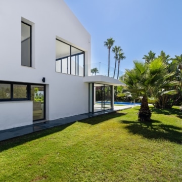 Contemporary villa located in sought-after urbanization of Linta Vista Alta, San Pedro Picture 3