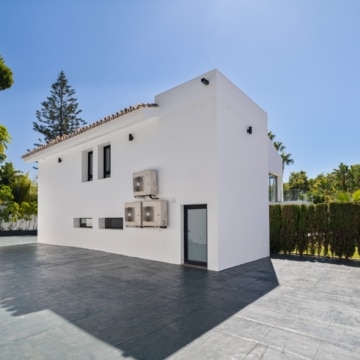 Contemporary villa located in sought-after urbanization of Linta Vista Alta, San Pedro Picture 32