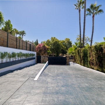 Contemporary villa located in sought-after urbanization of Linta Vista Alta, San Pedro Picture 38