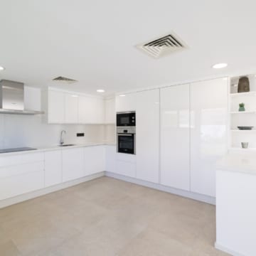 Contemporary villa located in sought-after urbanization of Linta Vista Alta, San Pedro Picture 19