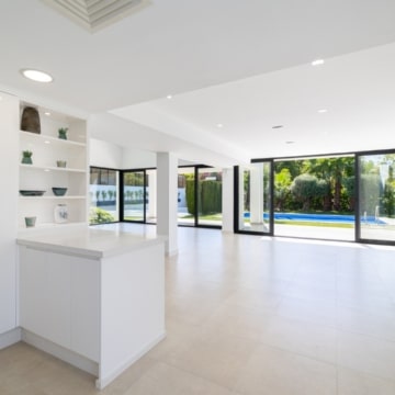 Contemporary villa located in sought-after urbanization of Linta Vista Alta, San Pedro Picture 4